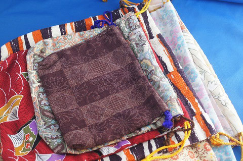 Japanese Style Pouch made by my grandmom. It's free. I know she will be happy if many people can use this.