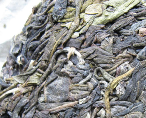 2002 Wuliang Ancient Arbor Pu-erh Tea Cake (无量山古树乔木茶)