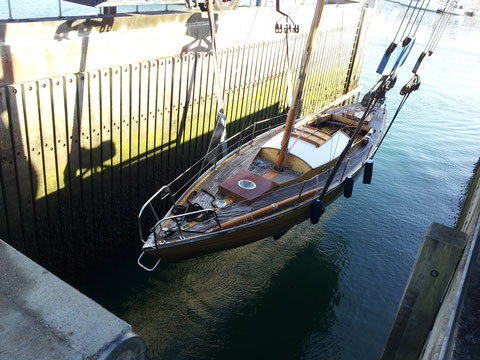 Grutage au port du Crouesty