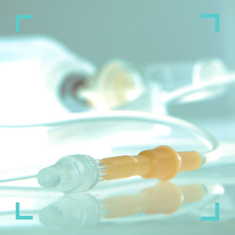 Nahaufnahme eines Infusionssystems – Symbolbild für neurologische Infusionstherapien in der Praxis Neuro im Zentrum St. Gallen