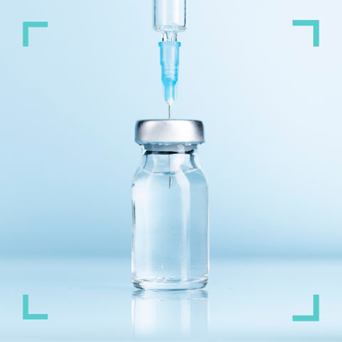 Injektionsflasche mit Spritze zur Vorbereitung einer Botulinumtoxin-Injektion in der neurologischen Praxis Neuro im Zentrum St. Gallen