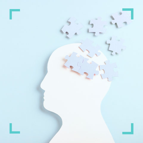 Kopf aus weißen Puzzleteilen – Abklärung und Behandlung von Demenzerkrankungen in der Memory Clinic Neuro im Zentrum St. Gallen