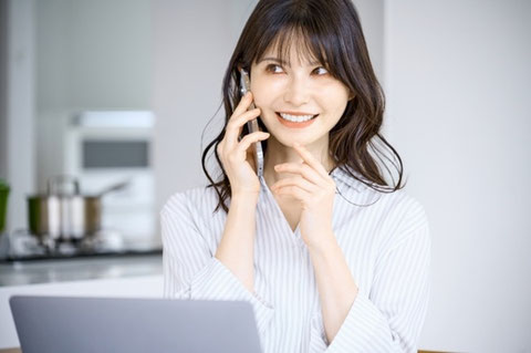 電話で旅行相談をするお客様