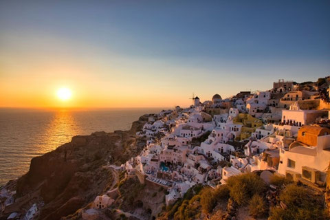 ギリシャのサントリーニ島の夕陽