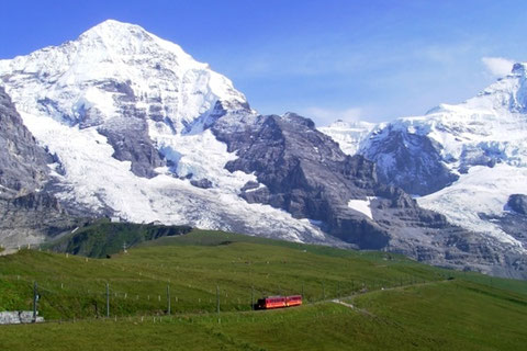 スイスの山と鉄道