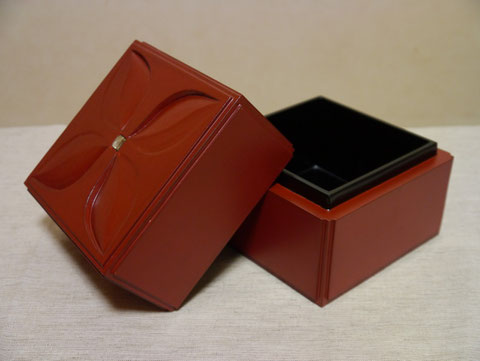 13の箱 - 鎌倉彫｜鎌倉漆工房いいざさ