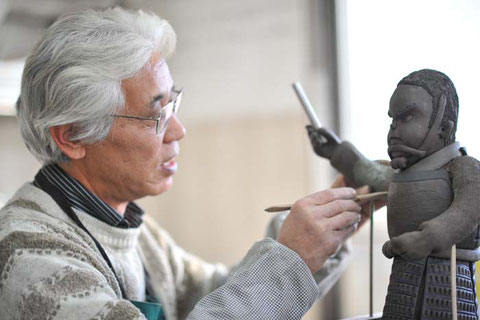 一品一品手作りで作品を作る陶芸家仲田康生