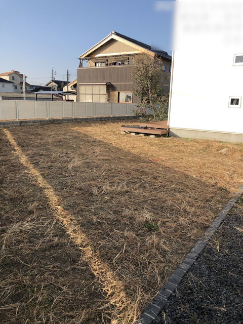 雑草　草　対策　草刈り　草取り　除草　草抜き　防草　処理　草むしり　砂利　スタンプコンクリート　デザインコンクリート　