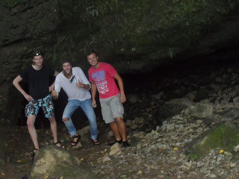 From left to right: Thomas, me and Rick. Happy cave explorers!