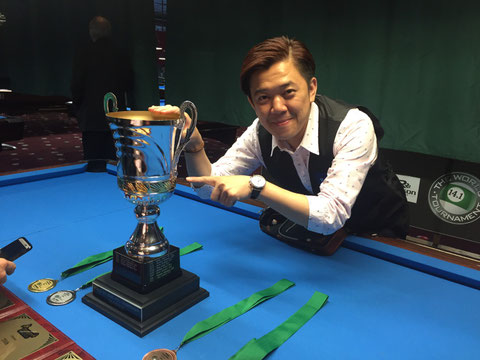 目指すはこのトロフィー。あと4勝！　Photo :  本人