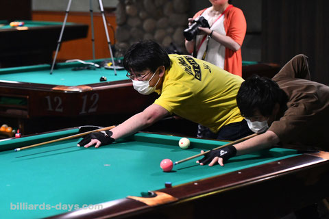 ↑　8ボール　左：Malakas8（ロサ・池袋） │右：Luck Rack（ポイントサンビリ・荻窪）