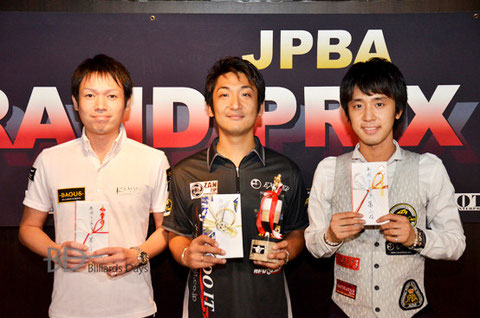 昨年の年間Top 3。左から3位赤狩山幸男、MVP栗林達、2位土方隼斗