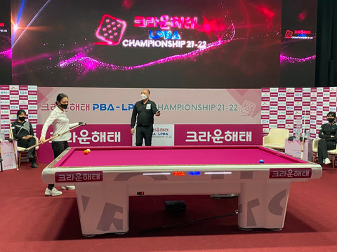 ラシャがパープルでボールはブルー