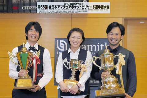 左から、B級優勝・八百谷、女子級3連覇・西野、A級優勝・今村　写真：JAPA／On the hill !　※以下同