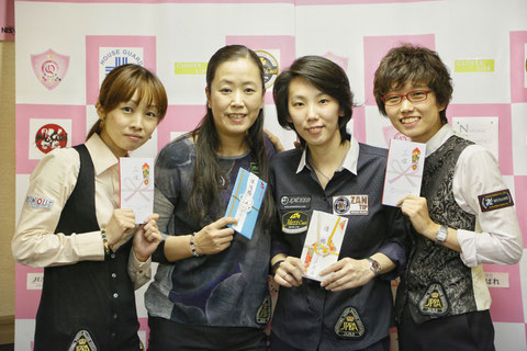 左から、3位久保田知子、準優勝梶谷景美、優勝河原千尋、3位野内麻聖美