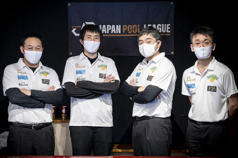 横浜HAPPY’s。左から、丸岡良輔・小川徳郎・菅原利幸・浦岡隆志　©2021 JAPAN POOL LEAGUE