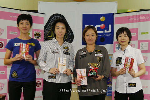 Miyuki Kuribayashi (second from the right) won 2016 TOKAI Ladies Grand Prix, Aichi.　Photo Courtesy of  On the hill !