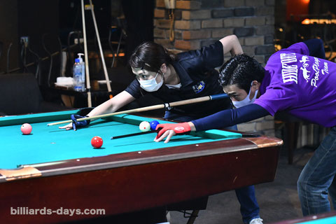 ↑　9ボールB　左：GAMBA OSAKI（ポイントサンビリ・荻窪）│右：Hide Black Out（ハイドアウト・早稲田）