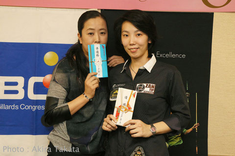 2位梶谷景美(左。Akimi Kajitani) 優勝河原千尋(Chihiro Kawahara) 写真:タカタアキラ