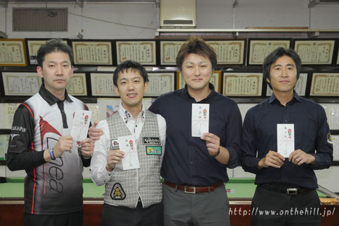 優勝の稲見厚史プロは左2　写真：On the hill !（以下同）