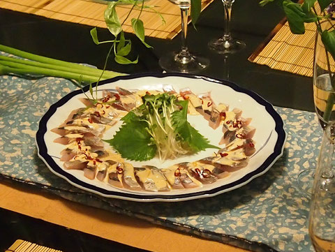 お刺身に、 手作りの わさびマヨネーズドレッシングをかけて、 美しく盛り付け^^
