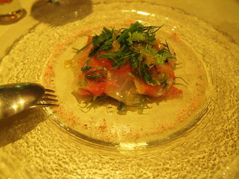 彩りがとってもきれいでした。黄金の粒粒(なんだったけか・・・)がとても貴重な食材らしい