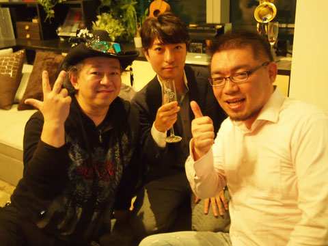 左から、とても明るく楽しい億万長者専門学校、校長クリス岡崎さん^^シャイボーイの(笑)ダーさん、今やフェイスブック関連の本の第一人者でありサラリーマン時代副業で億を超えた松宮さん