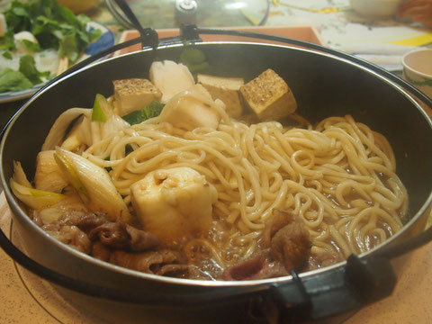 2時間くらいしてすき焼きをたべました。まだまだ入る不思議なおなか。。