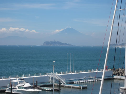 なんて気持ちいいの!江の島と富士山が絵のように綺麗。日本に生まれてよかった^^!
