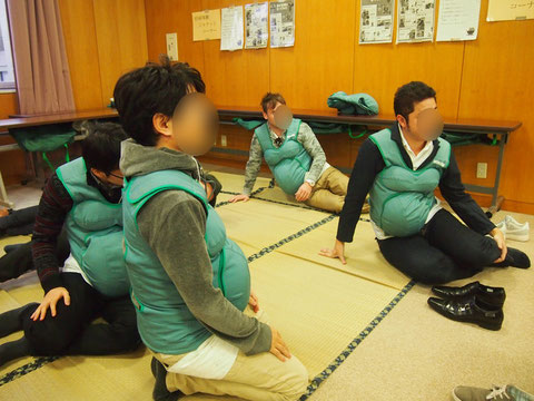 こうしないと起き上がれないんですよね。それくらい重いし、妊婦は大変^^