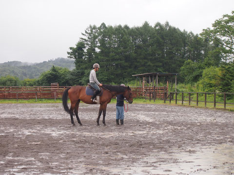 昔、競馬場の馬ひきのバイトをしたことがあるというだけあり、手慣れた感じ。