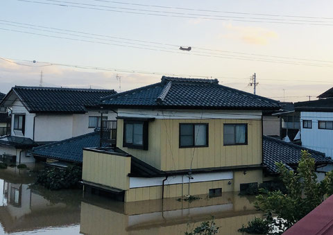 自分の家は自分で守るために、当社では無料で道具を貸し出ししております。フェンスや鋼材はユニック車でお届けします。