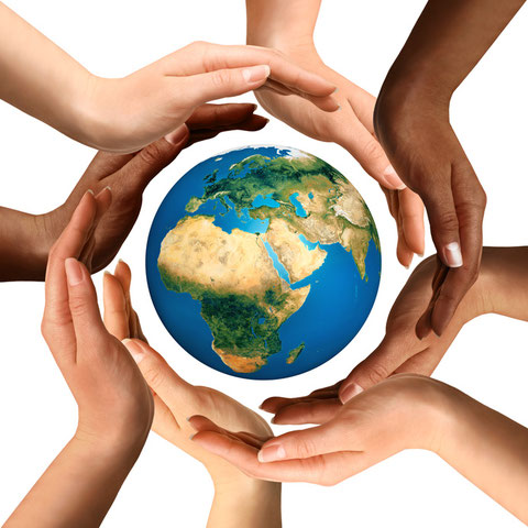 Multiracial Hands Surrounding the Earth Globe © Alx - Fotolia.com