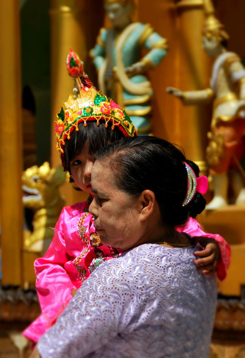 A festive outfit - Shwedagon Pagoda Yangon