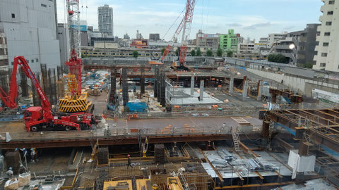 中野駅南口「中野二丁目地区第一種市街地再開発事業」の建設現場　2021-08-23 PCcan撮影