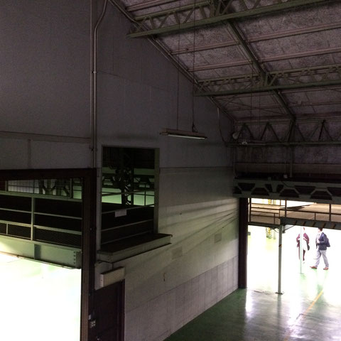 〈2階から建物内部の景観〉