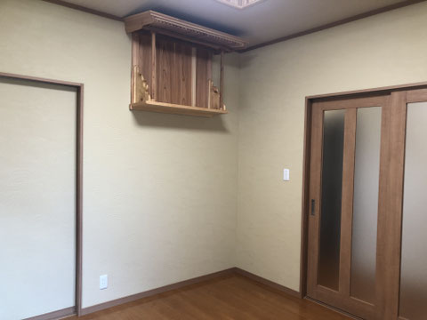 神棚は大工さんの手作りです。