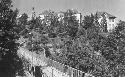 Historisches Foto der Volksschule Friedberg