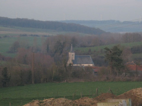 Eglise de Bellifontaine (XVIe), nichée au creux de la vallée.