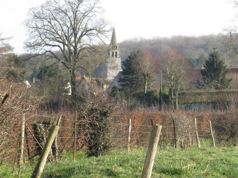 Eglise de Bailleul (XIVe) avec son clqcher à fléche en pierre.