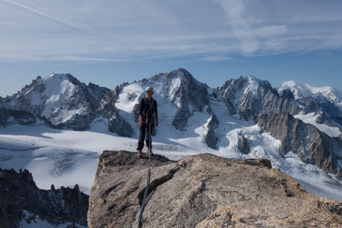 Trient, Aiguille d'Argentière, Aiguille du Chardonnet, Aiguille Verte, Les Drus und Mont Blanc, Aguilles du Tour, Aiguille du Tour, traverse, überschreitung, arête de la table, Südgipfel, Cabane du Trient, Felstisch