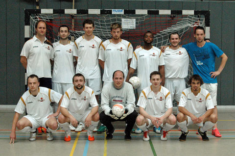 Das "Futsalicious"-Finalteam: (hinten v.l.) Bonnekamp, Payzulaev, Reich, Büllesfeld, Mussayi, Avtieniev, Ypel; (vorne v.l.) Avtyenyev, Valchev, Bartmann, Henneken, Pisano (Foto: Gött)