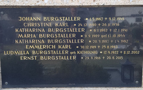 das ist das Grab der Familie Burgstaller vom Hotel Burgstallerhof am evangelischen Friedhof in Feld am See, Kärnten, Österreich