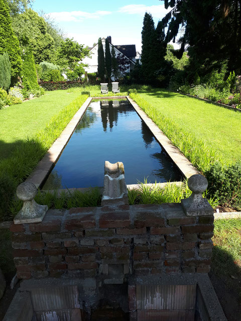 Unser 16 Meter Wasserbecken im Sunken English Garden