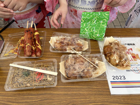 地下鉄勾当台公園駅の近くの市民広場で食べたお昼ご飯です。すごく美味しかったです。