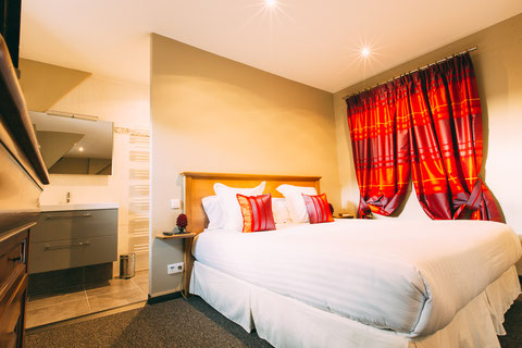 The Gem, guest rooms, guesthouse, B&B (bed and breakfast) in the city center of Amiens, shuttle service, breakfast included, a home away from home, classic room