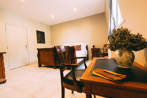 The Gem, guest rooms, guesthouse, B&B (bed and breakfast) in the city center of Amiens, shuttle service, breakfast included, a home away from home, family suite for 4 or 5 peoples, 3 single beds, a screen tv and a desk