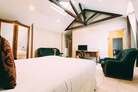 The Gem, guest rooms, guesthouse, B&B (bed and breakfast) in the city center of Amiens, shuttle service, breakfast included, a home away from home, family suite