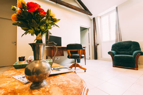 The Gem, guest rooms, guesthouse, B&B (bed and breakfast) in the city center of Amiens, shuttle service, breakfast included, a home away from home, family suite for 4 or 5 peoples, a screen tv, a desk, sofa