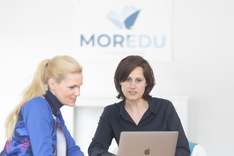 MOREDU bietet für Arbeitnehmer in Schwerin Weiterbildungen für Pflege und Betreuung an. 